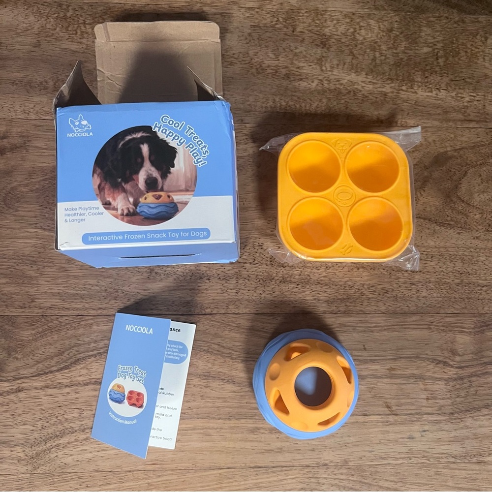 NIB Nocciola Frozen Dog Enrichment Pupsicle Treat Toy and Mold Woof